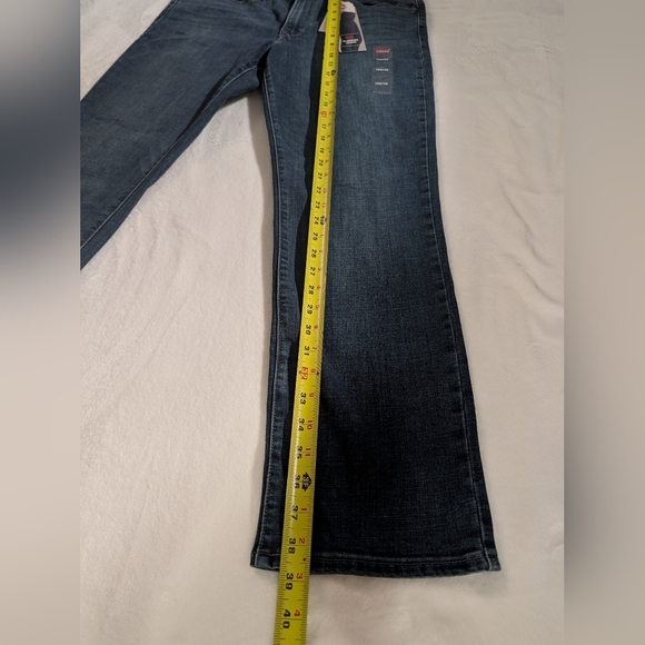 NWT Levi's Blue Denim Jeans, Slimming Straight,  32x30 - Picture 5 of 10